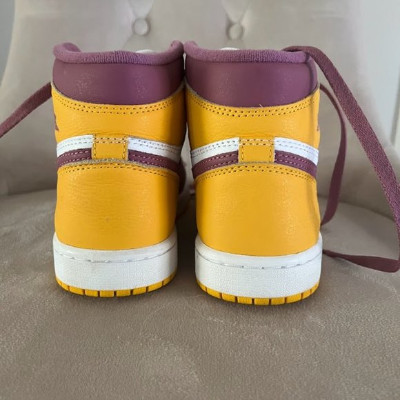 Air Jordan 1 Retro High OG "Brotherhood" - Picture 5 of 10